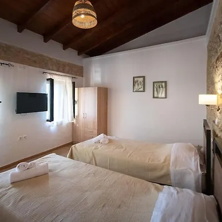 別荘 Traditional Stone House Neokhórion