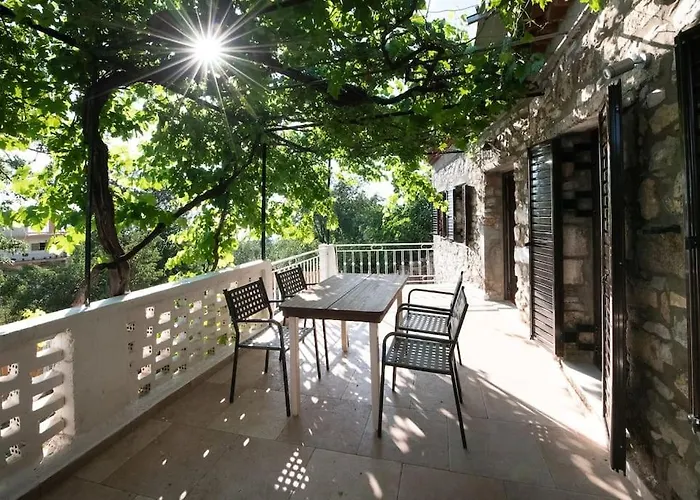 Traditional Stone House Semesterbostad *