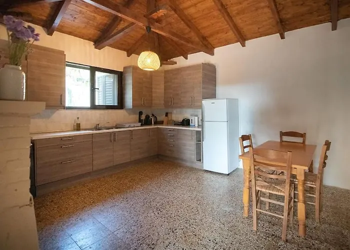 Traditional Stone House Semesterbostad *