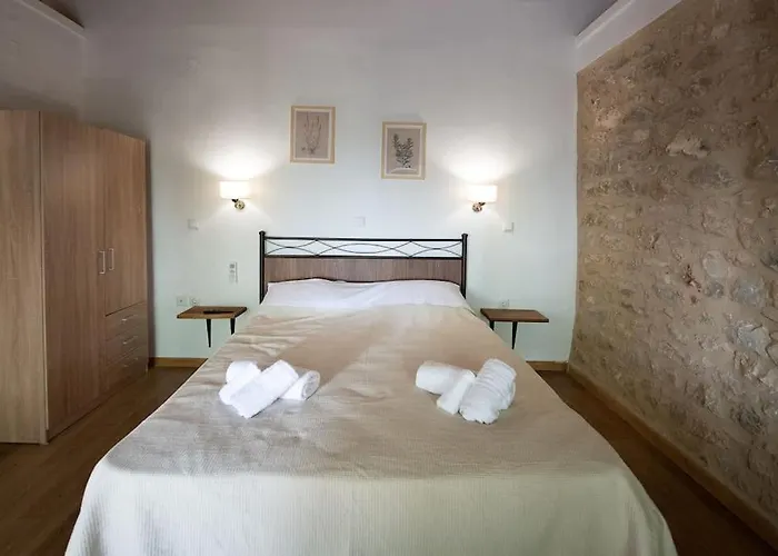 Semesterbostad Traditional Stone House